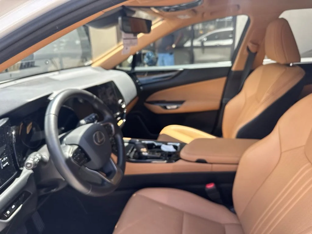 Certified Used 2025 White Lexus 350h Base image 21