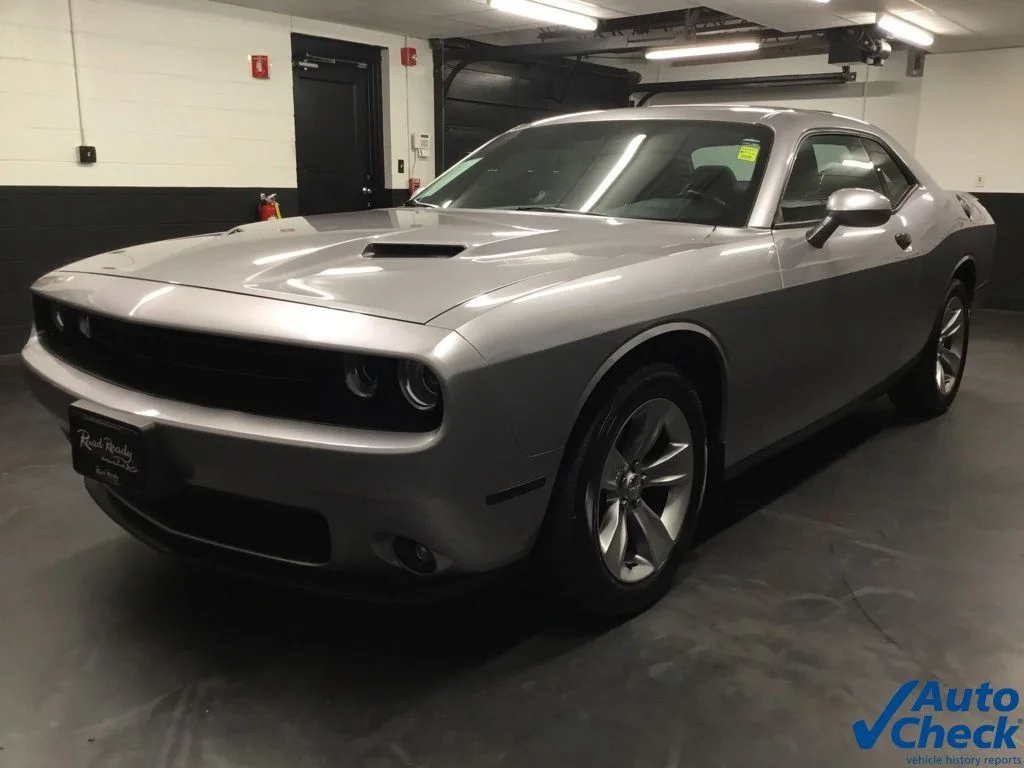 Used 2018 Silver Dodge SXT image 5