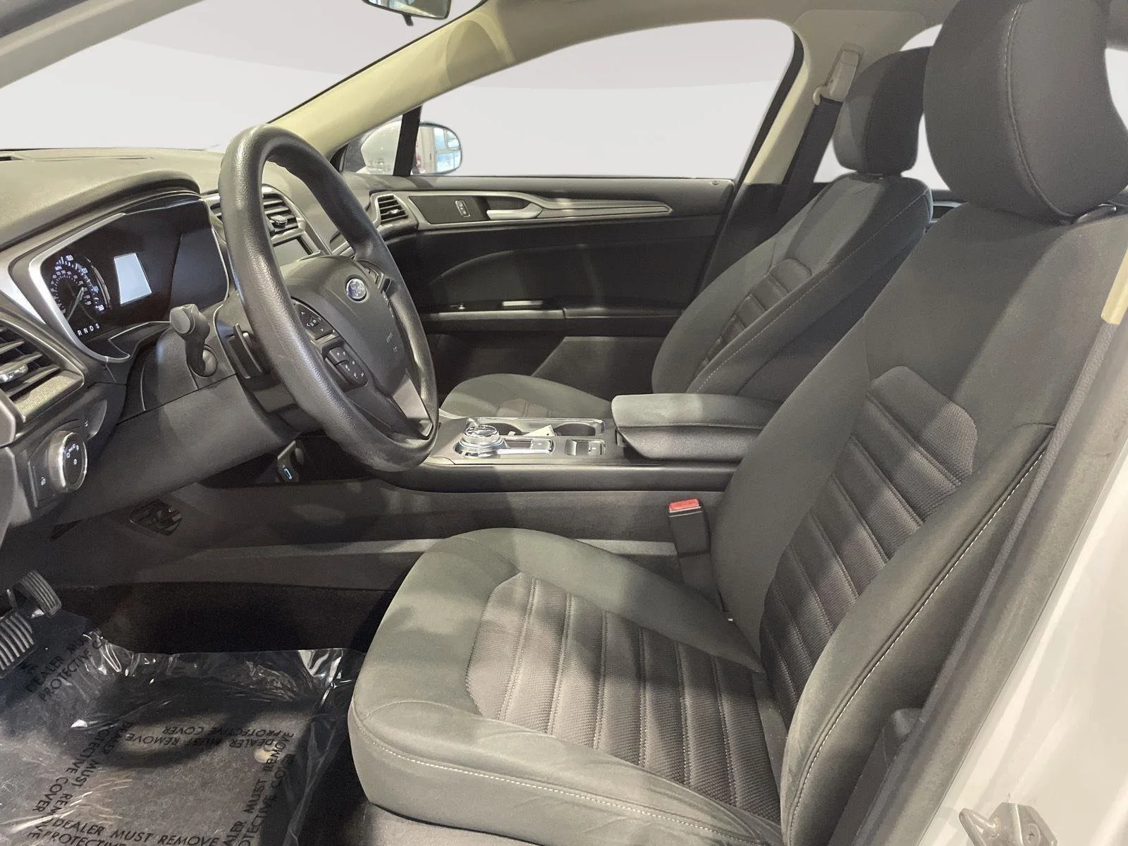 Used 2017 Oxford White Ford SE image 21