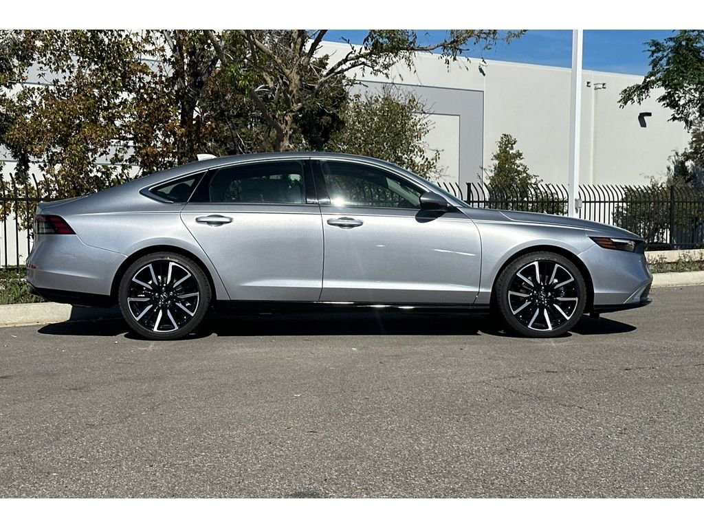 New 2026 Solar Silver Metallic Honda Touring image 3