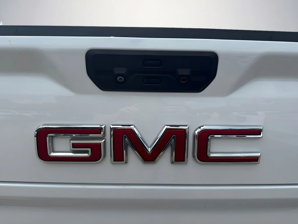 Used 2022 White GMC AT4 image 36