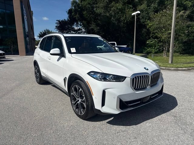Used 2025 Alpine White BMW sDrive40i image 8