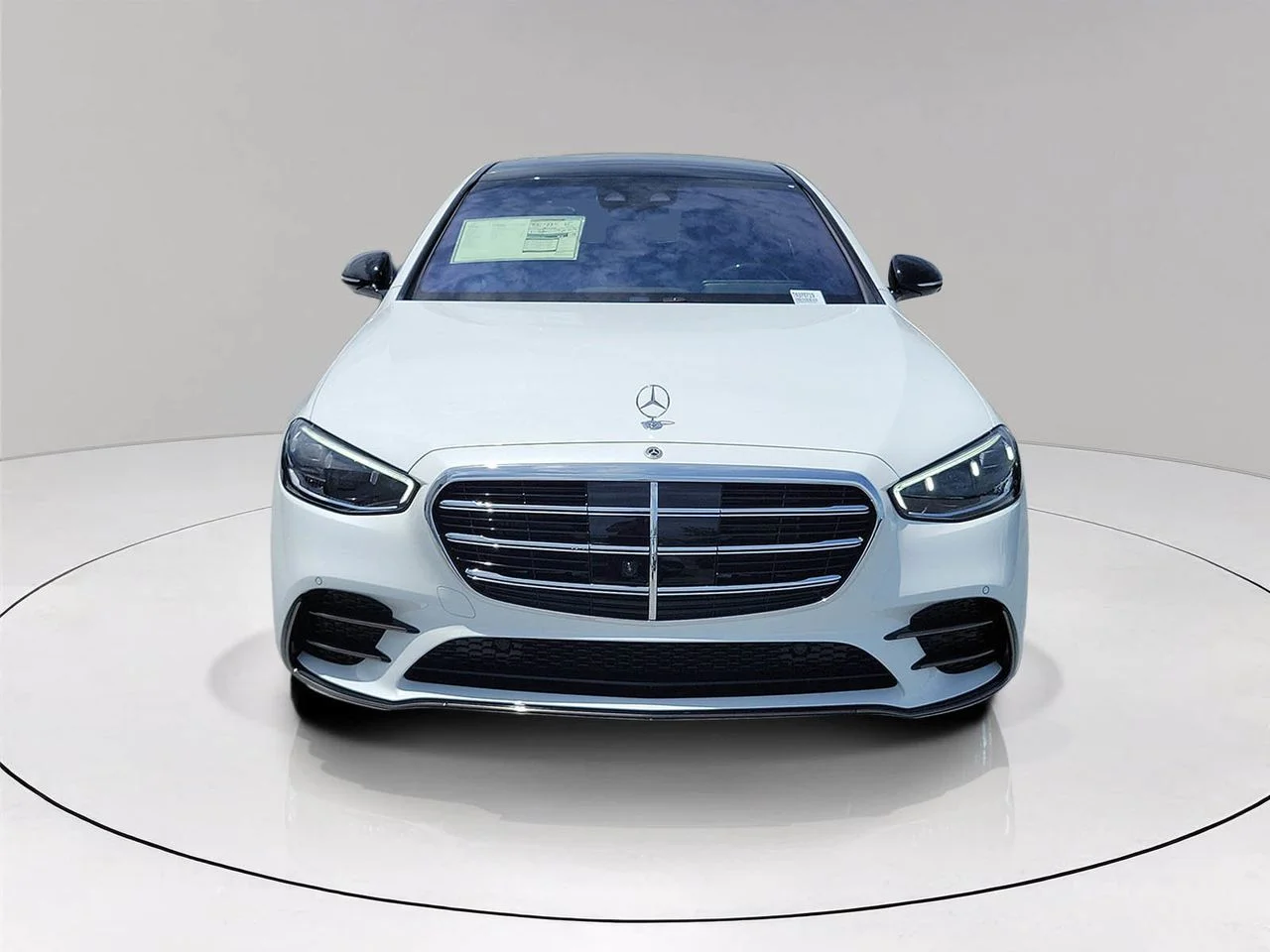 New 2026 MANUFAKTUR Moonlight White Metallic Mercedes-Benz S 580 image 2