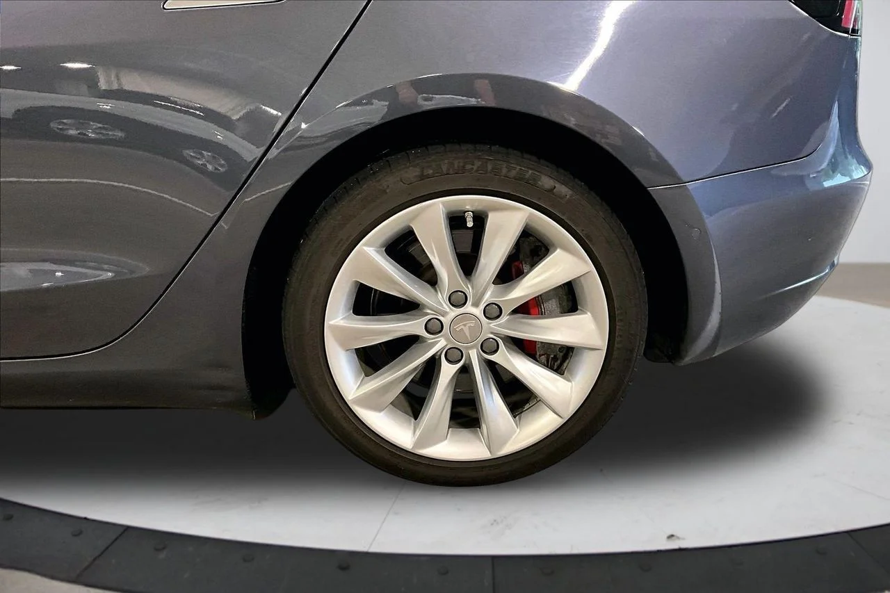 Used 2019  Tesla Long Range image 34