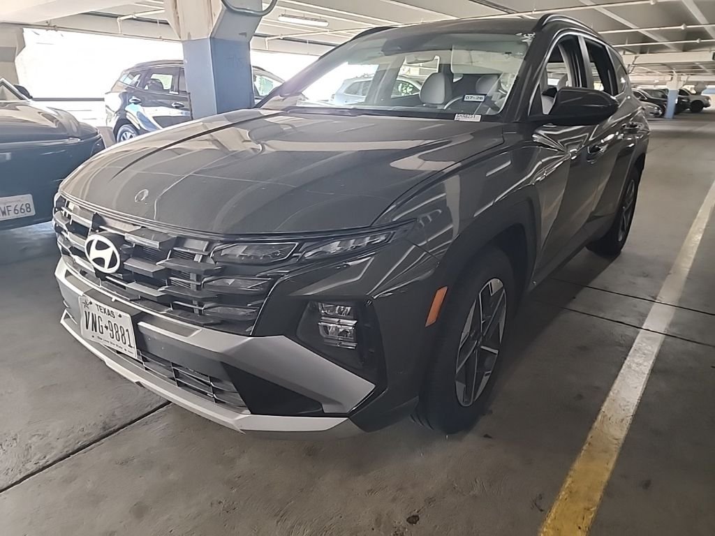 Certified Used 2025 Green Hyundai SEL image 4