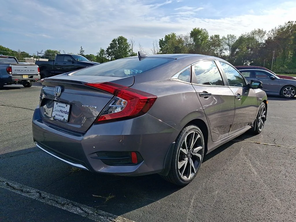 2021 Honda Civic Touring - Photo 6