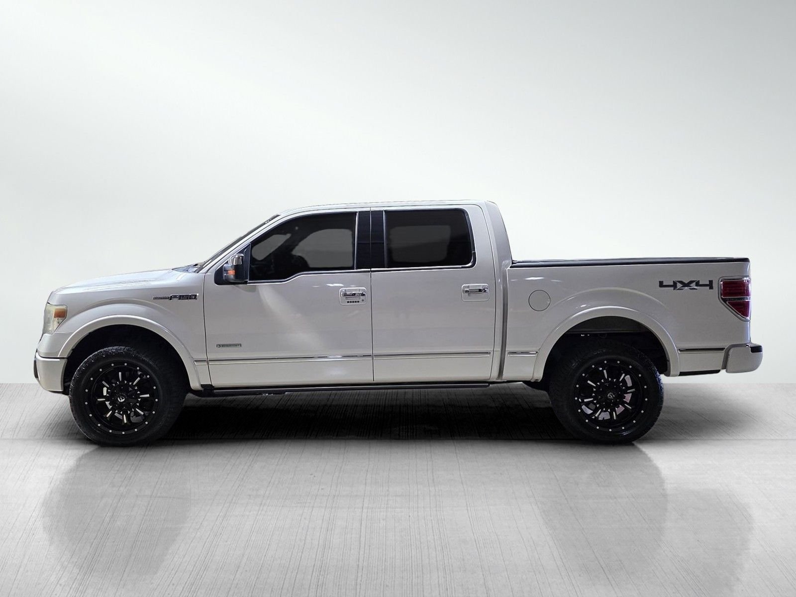 Used 2013 White Platinum Clearcoat Metallic Ford Platinum image 4