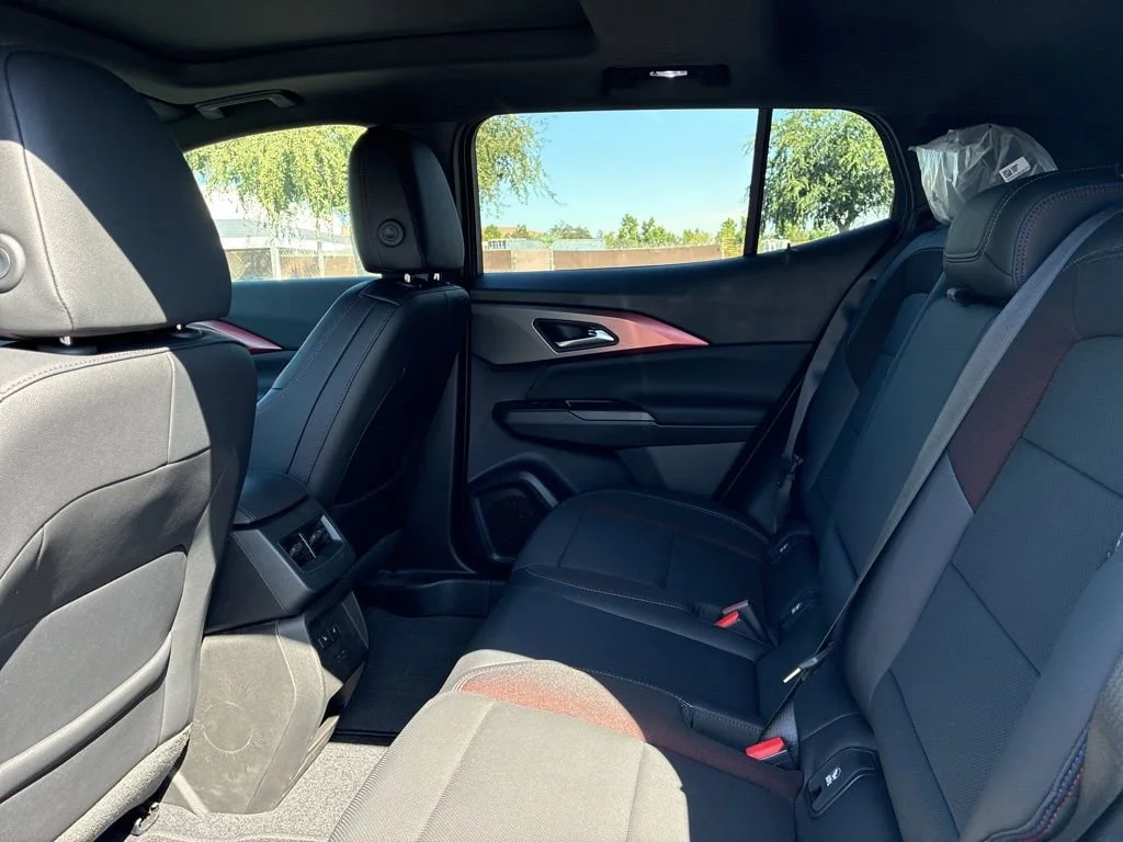 2025 Chevrolet Equinox EV RS - Photo 19