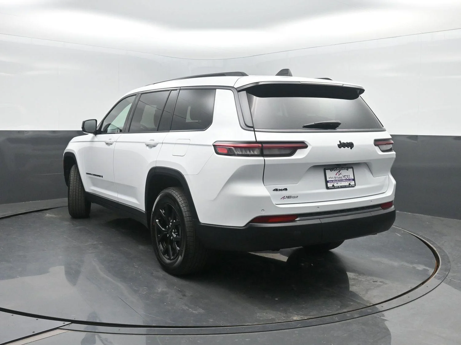 New 2026 Bright White Clear-Coat Exterior Paint Jeep Laredo Altitude image 42