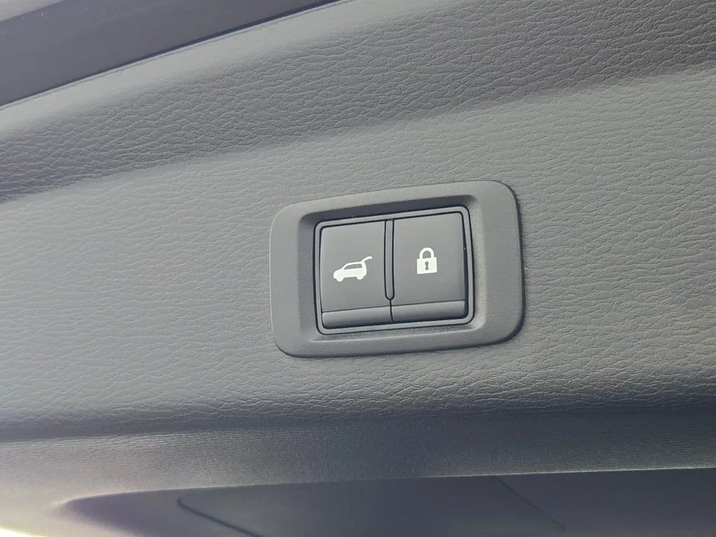 Certified Used 2025 Blue Mitsubishi SE image 31