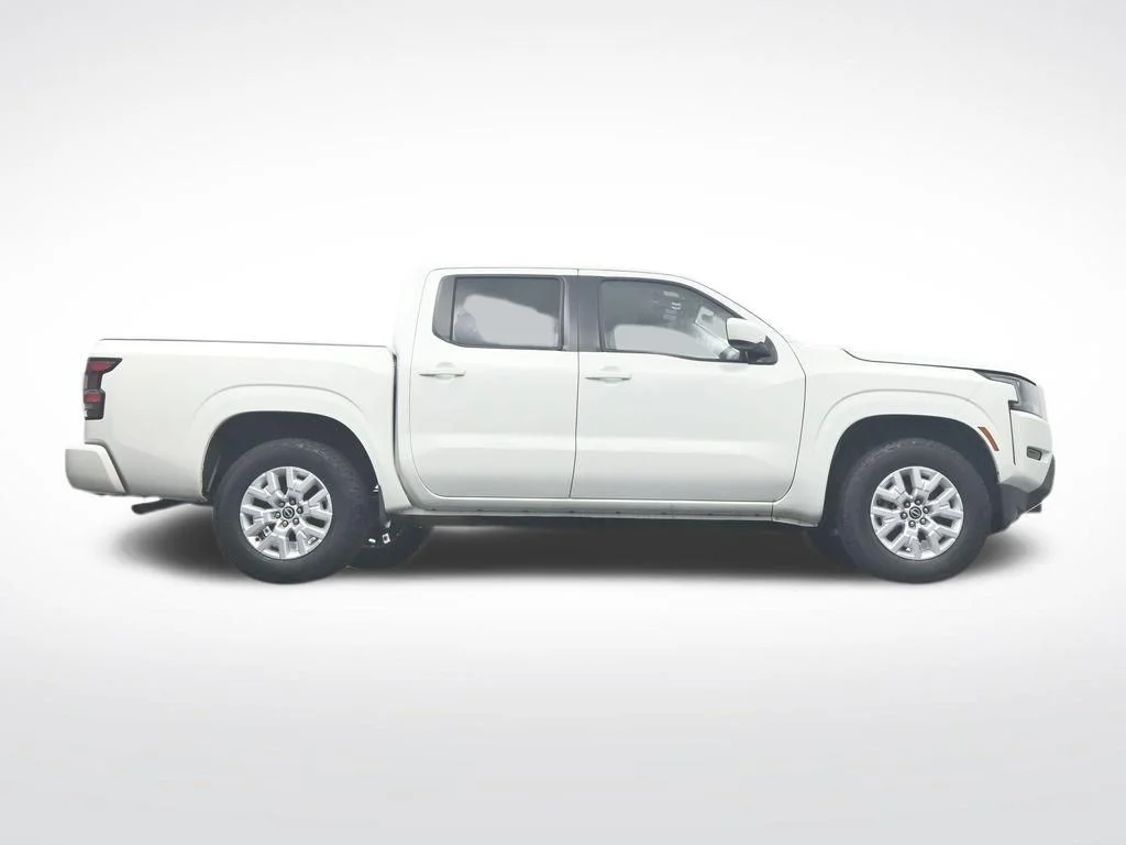 Used 2022 White Nissan SV image 33