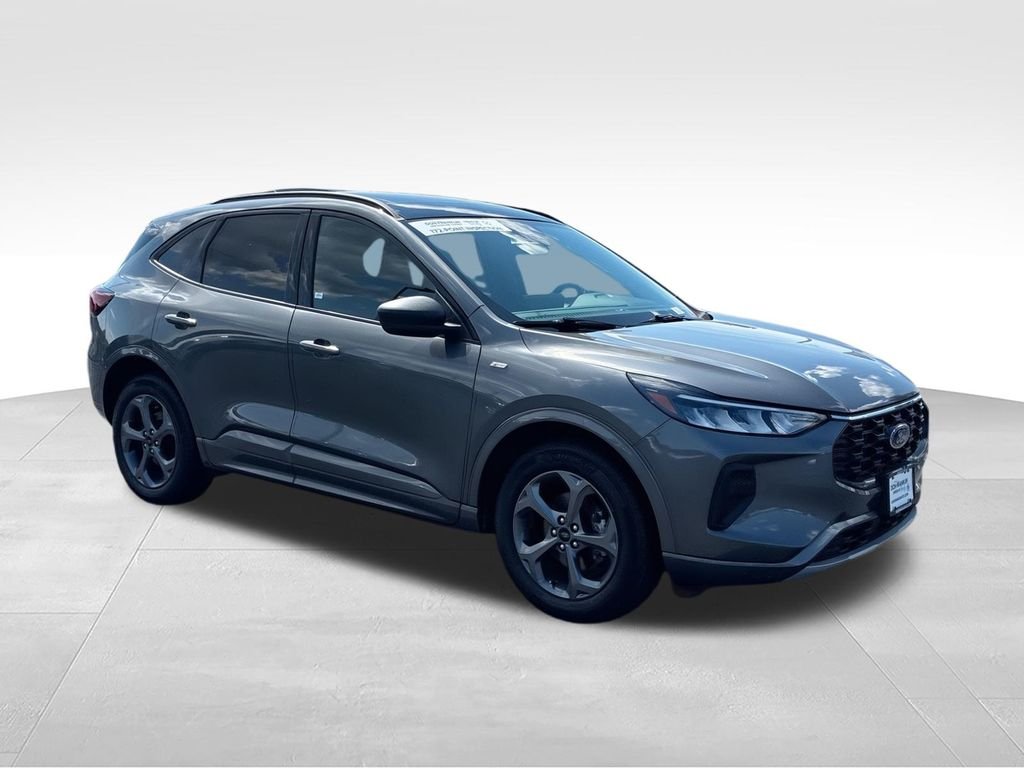 Used 2023 Gray Ford ST-Line image 2