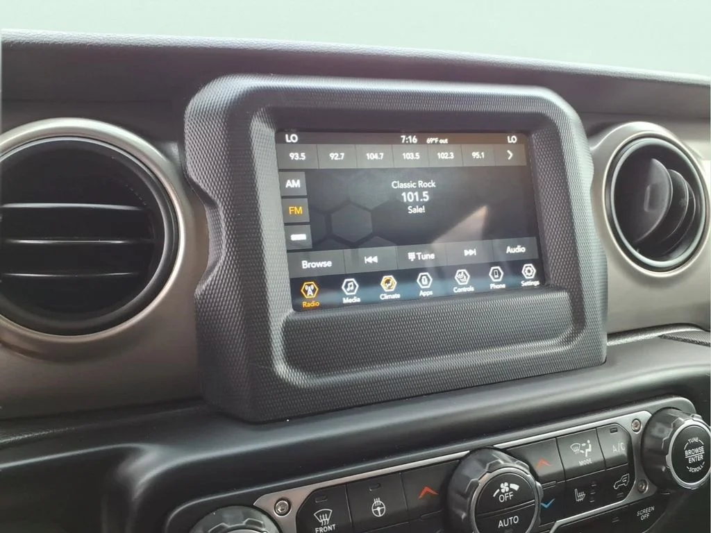 Used 2021 Blue Jeep Sport image 25