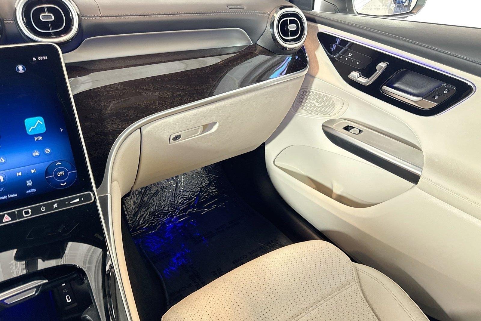 Used 2025 Polar White Mercedes-Benz GLC 300 image 21