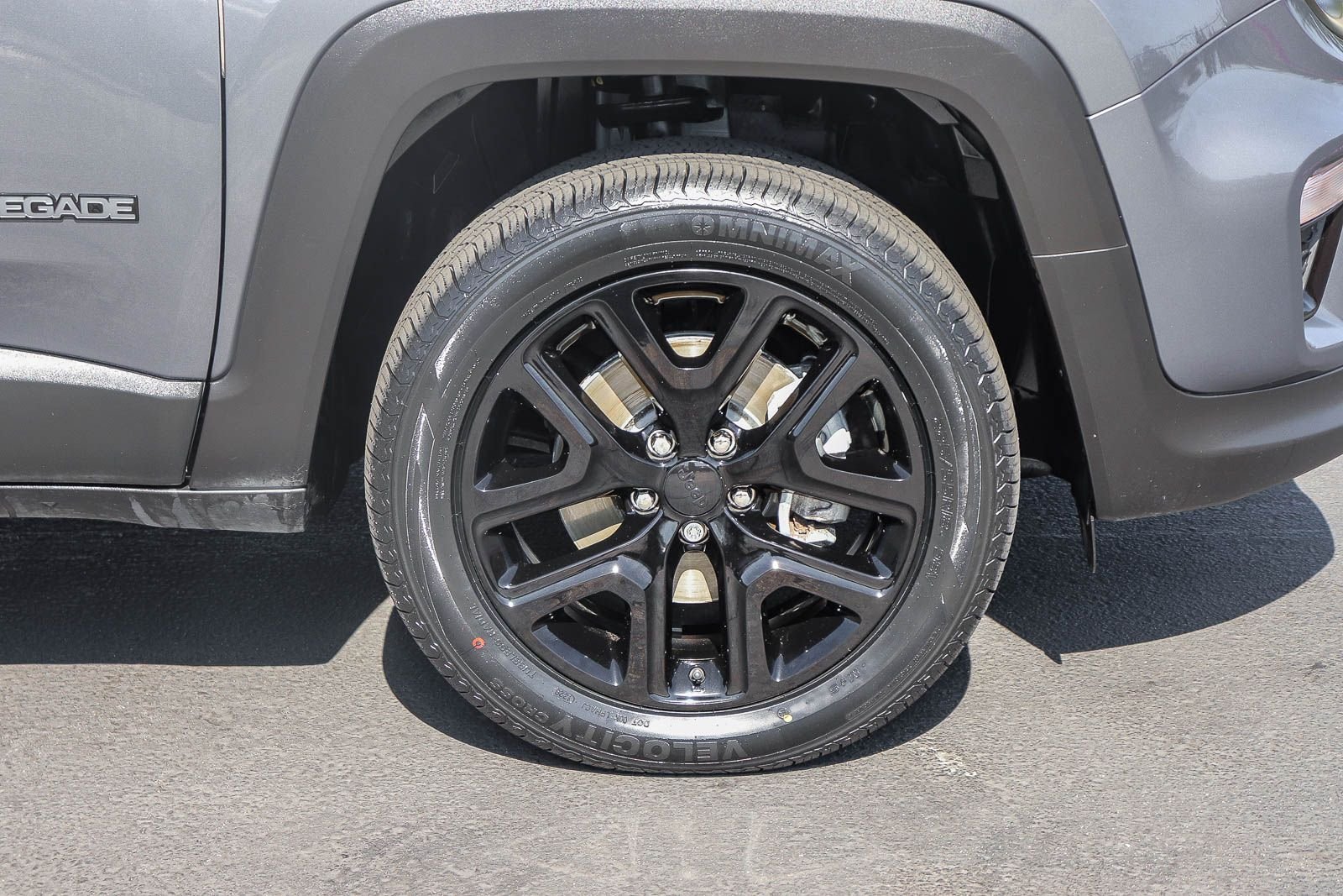 Used 2022 Graphite Gray Jeep Altitude image 11