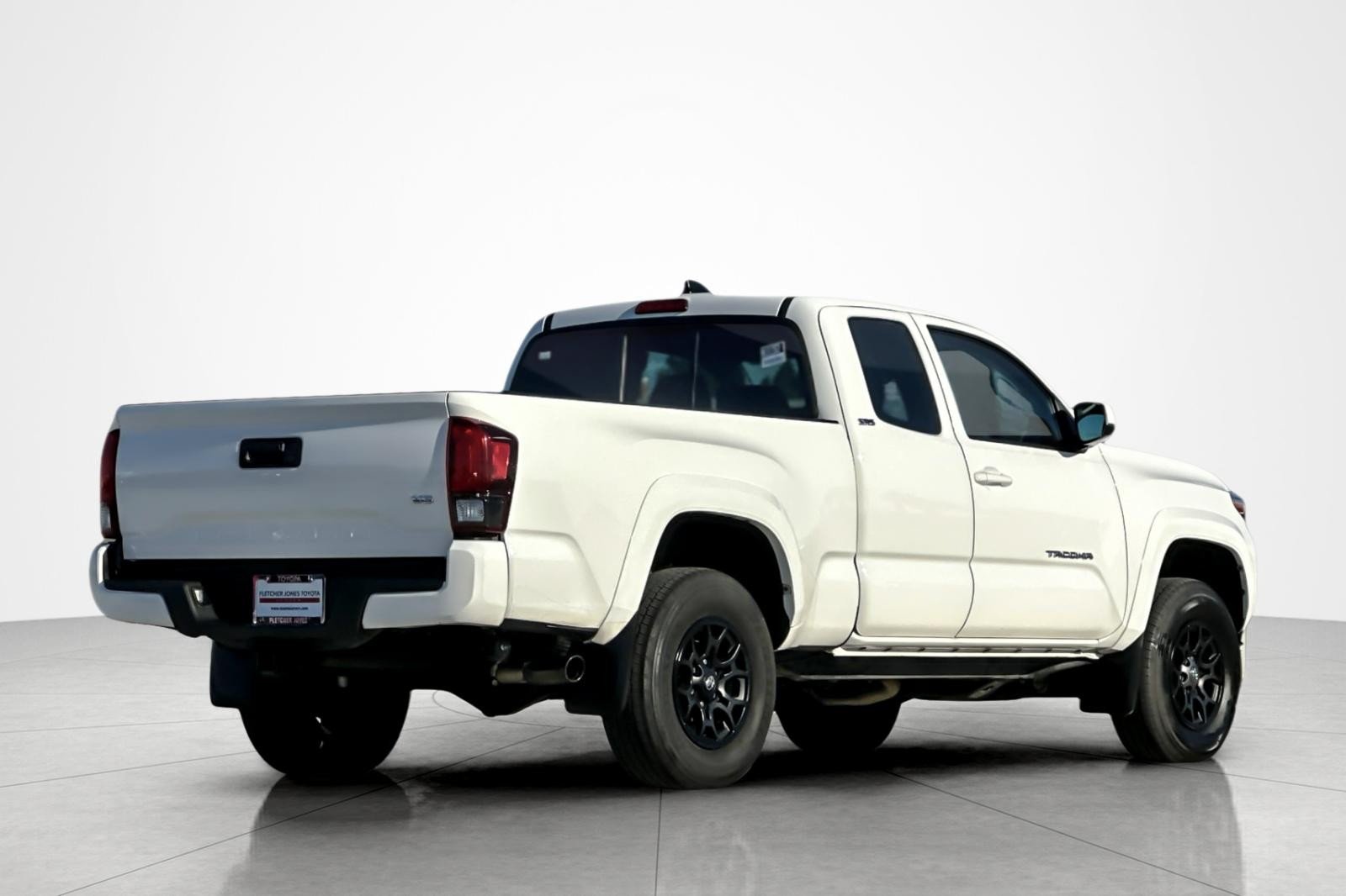 Certified Used 2022 WHITE Toyota SR5 image 5