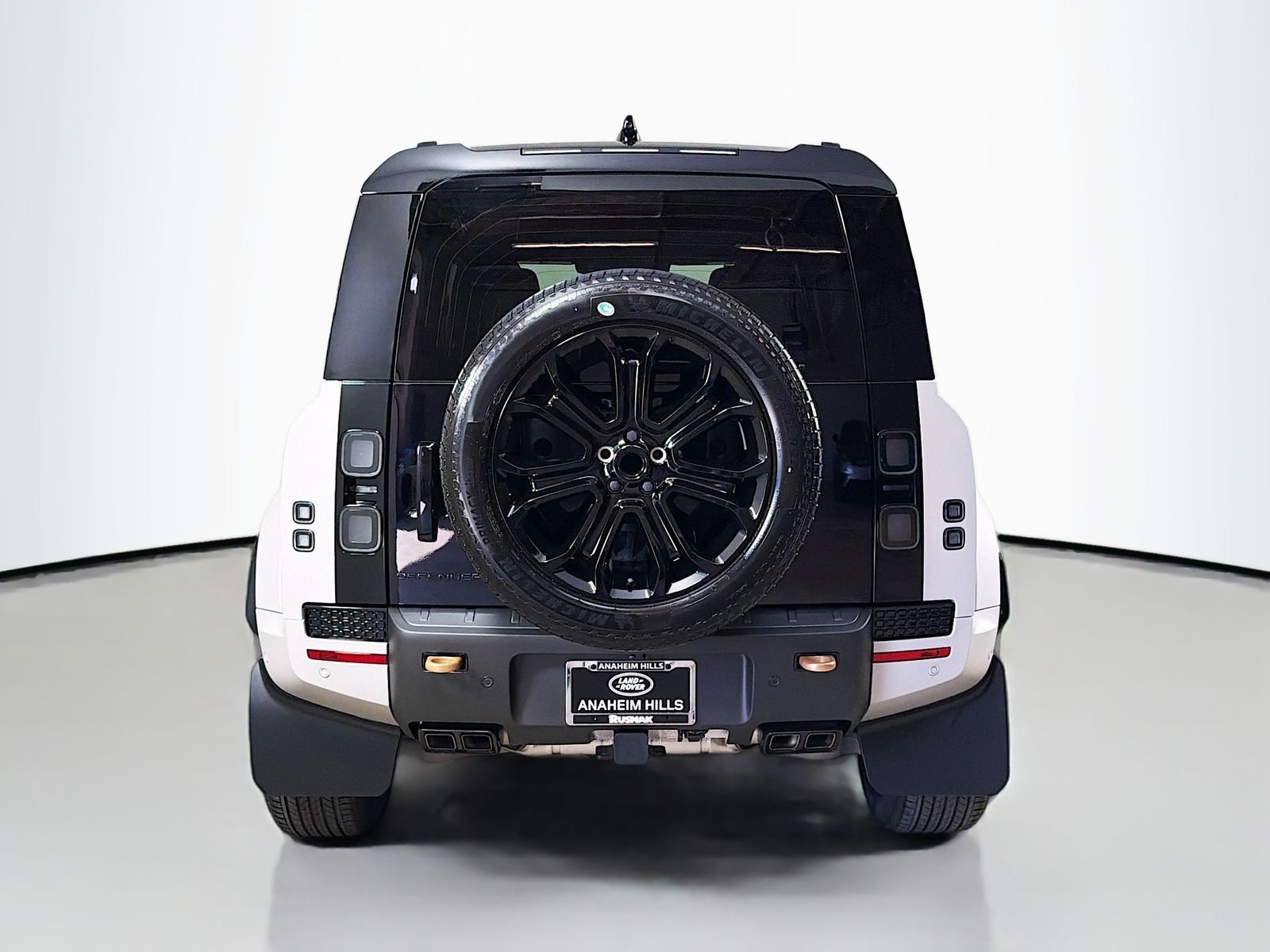New 2026 Borasco Grey Land Rover OCTA image 4