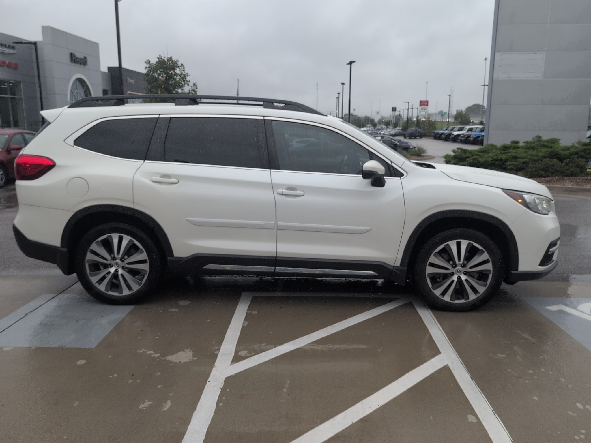 Used 2020 Crystal White Pearl Subaru Limited image 7