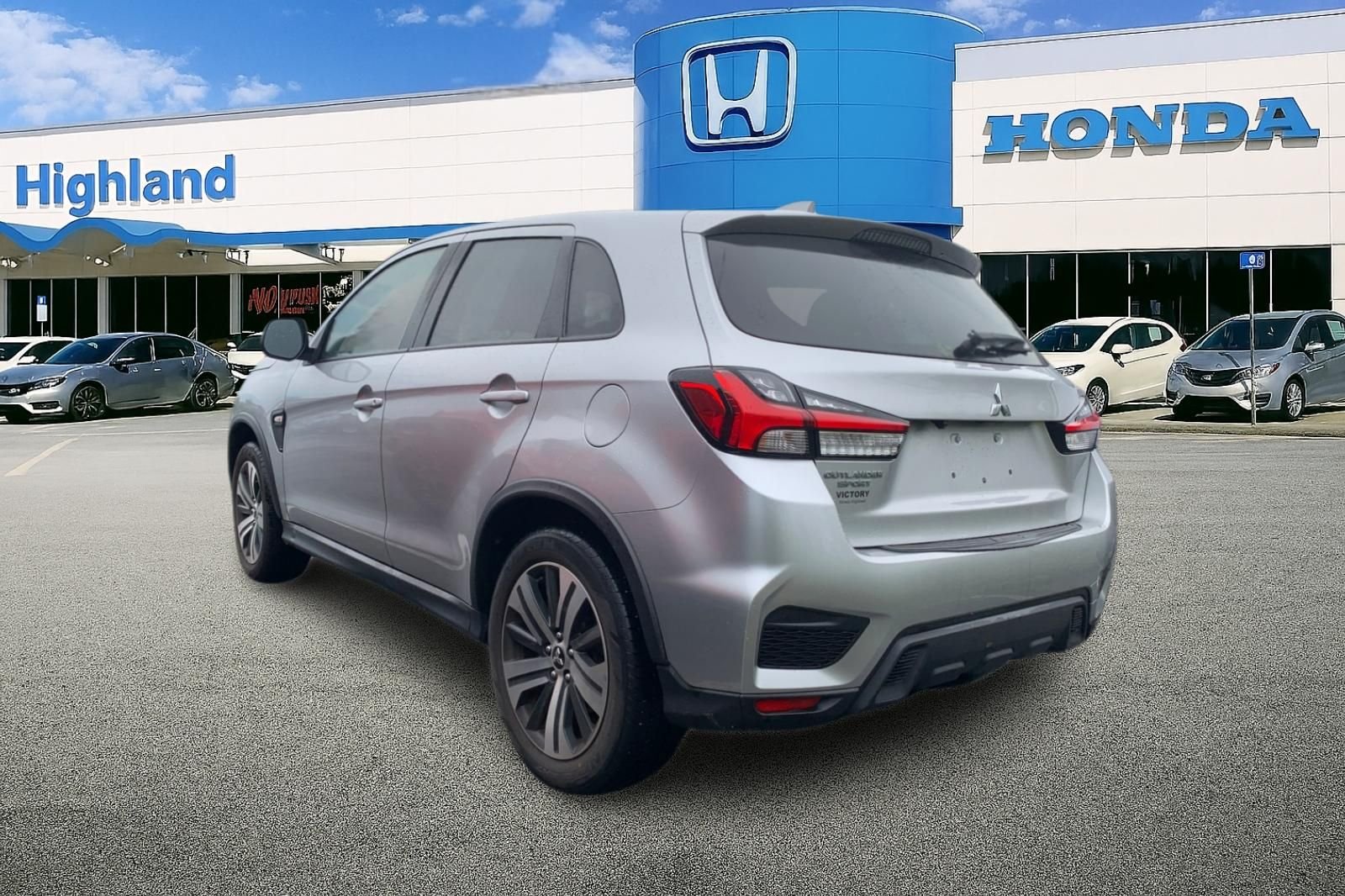 Used 2022  Mitsubishi 2.0 ES image 2