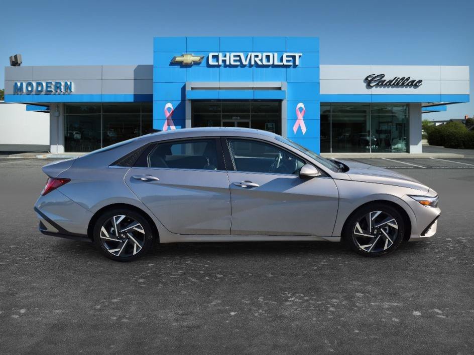 Used 2025 Fluid Metal Hyundai SEL Convenience image 6