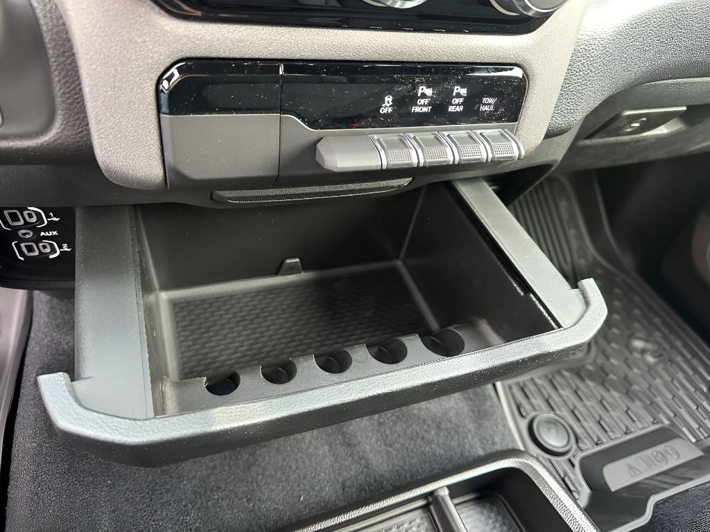 New 2026 Granite Crystal Metallic Clear-Coat Exterior Paint RAM Warlock Hemi 4x4 Crew Cab image 27