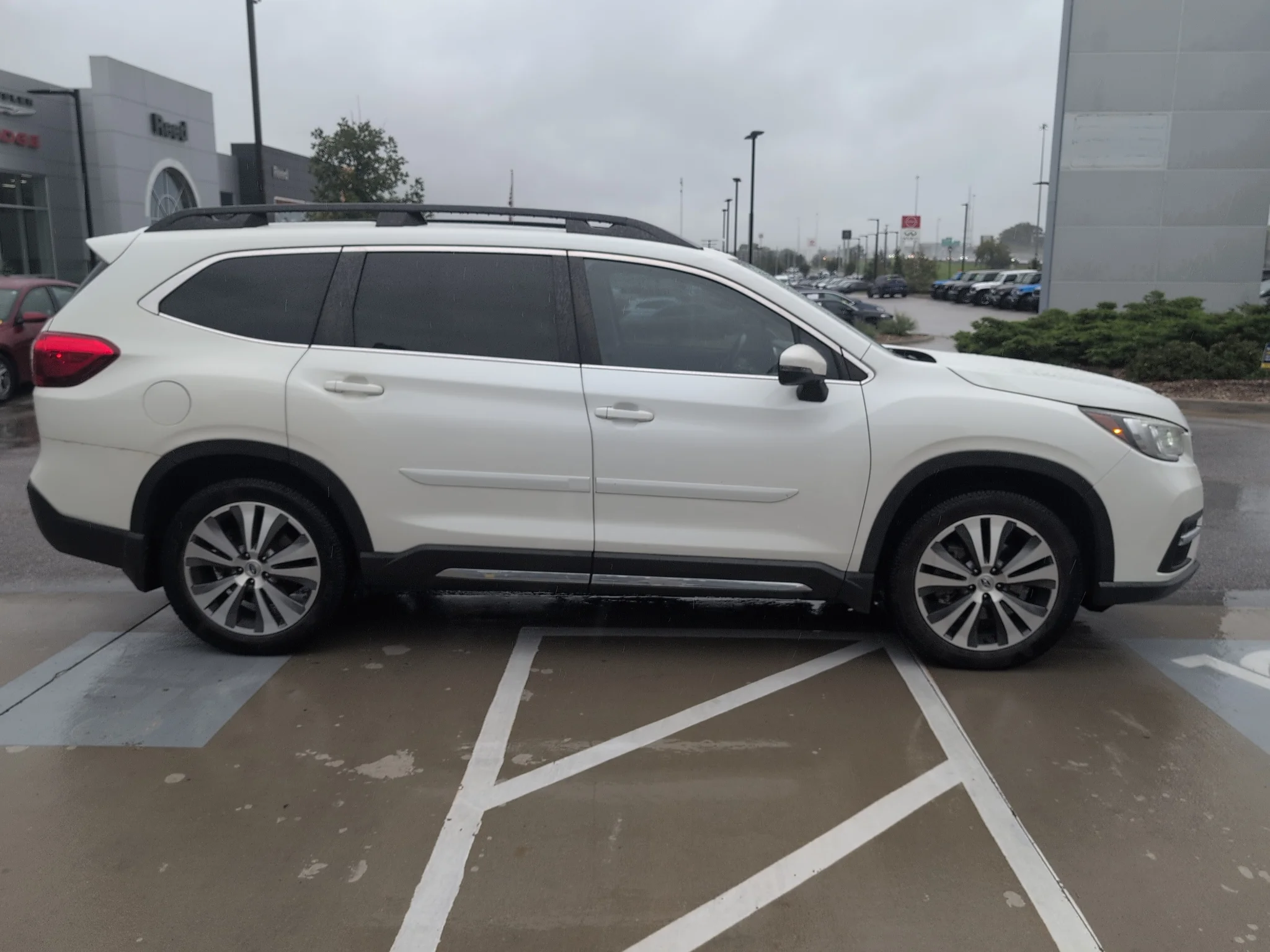 Used 2020 Crystal White Pearl Subaru Limited image 7