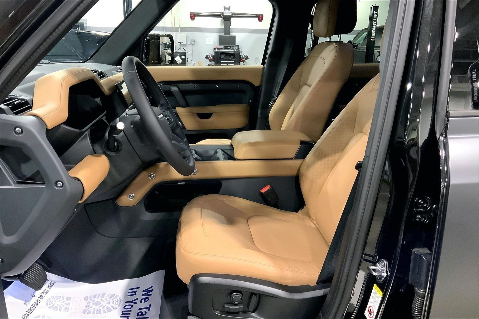 New 2026 Santorini Black LAND ROVER S image 9