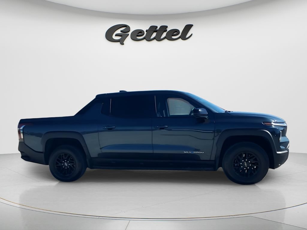 Used 2026 Blue Smoke Metallic Chevrolet LT - Standard Range image 4