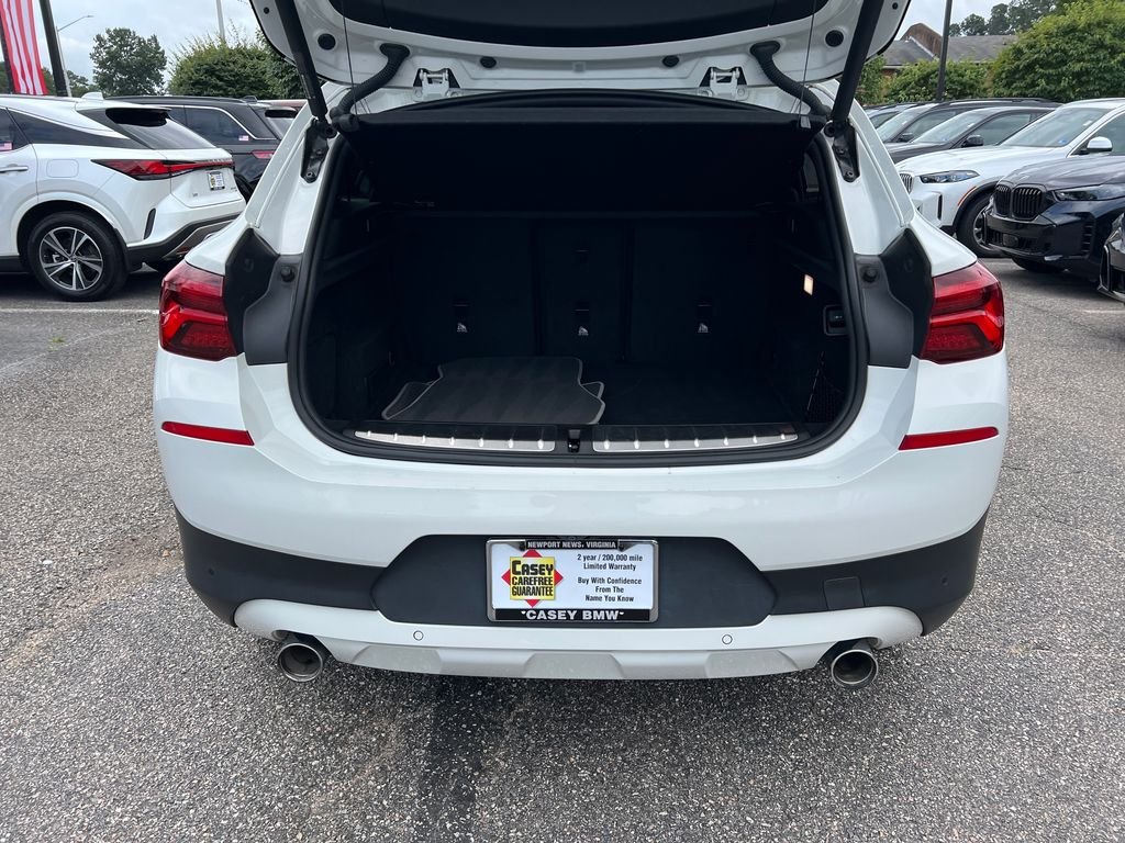 Used 2022 White BMW sDrive28i image 28