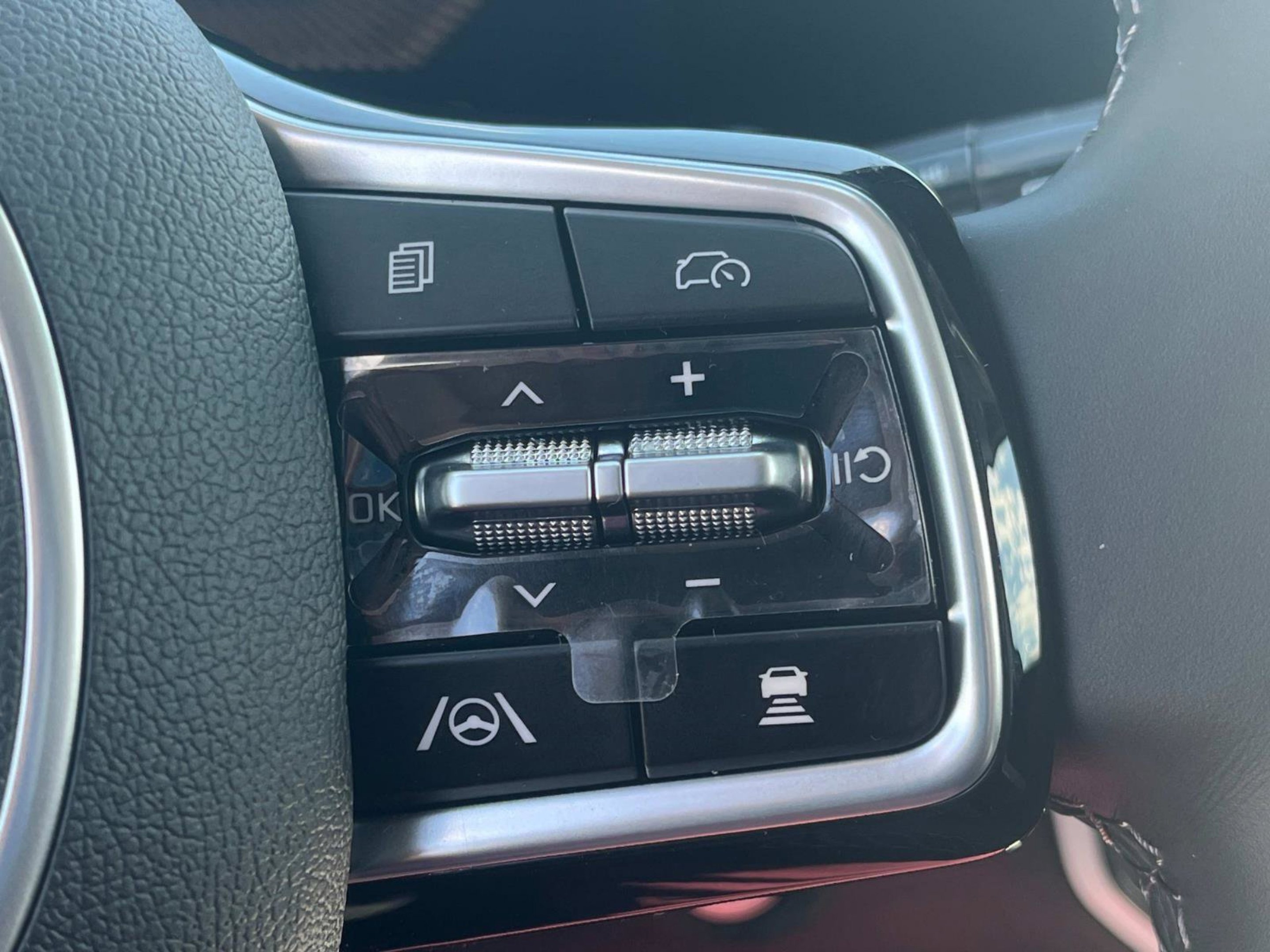 2025 Kia Sorento EX - Photo 29