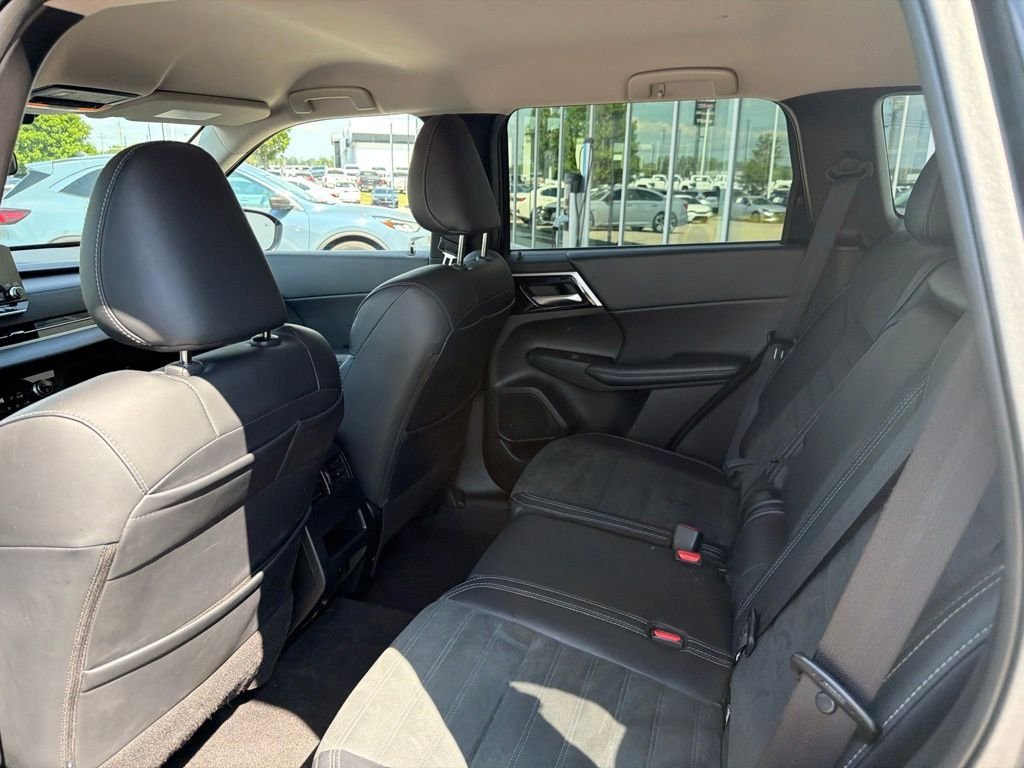 Used 2024 Silver Mitsubishi SE image 26