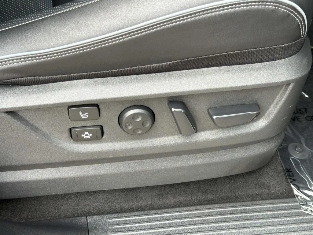 Used 2025 MINERAL BLACK INFINITI SENSORY image 35