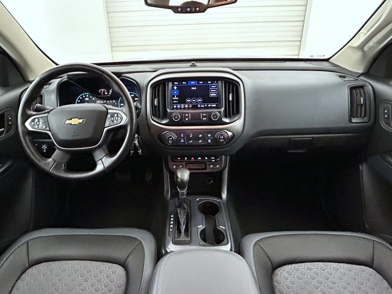 Used 2022 Black Chevrolet Z71 image 13