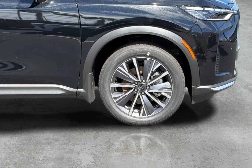 New 2027 MINERAL BLACK INFINITI Luxe FWD image 9