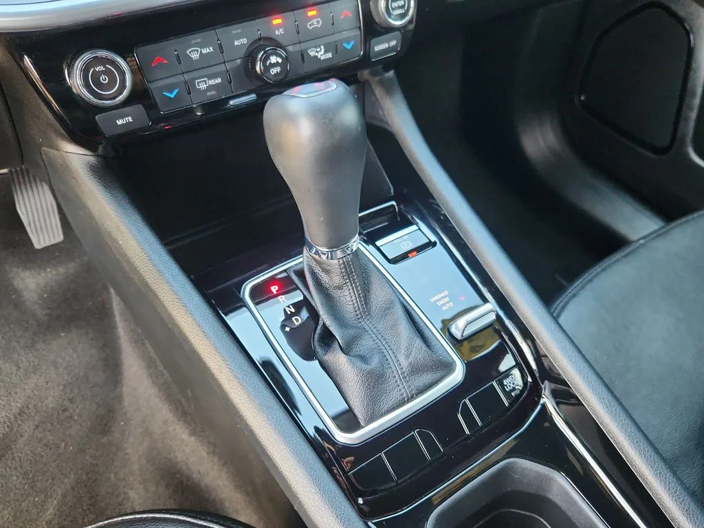 Used 2025 White Jeep Limited image 23