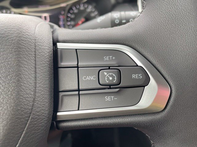 New 2026 Bright White Clearcoat Jeep Latitude Altitude image 14
