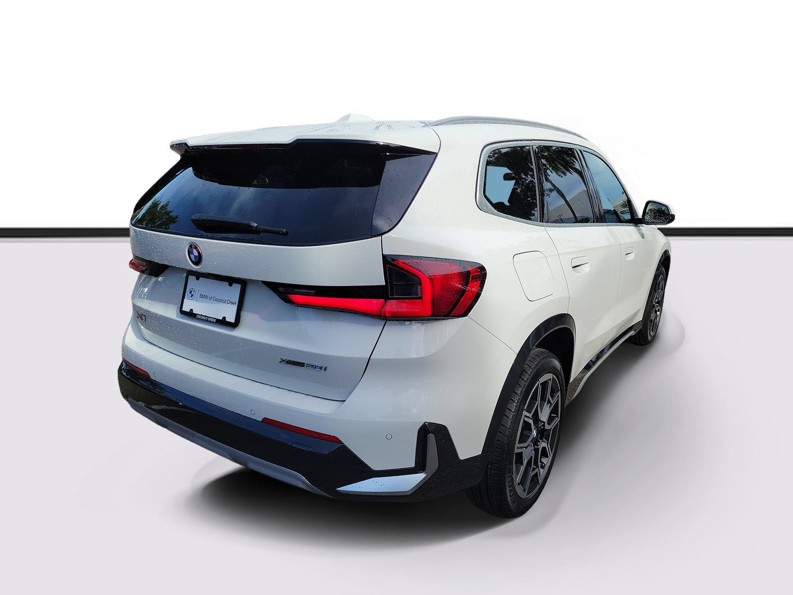New 2027 Alpine White BMW xDrive28i image 4