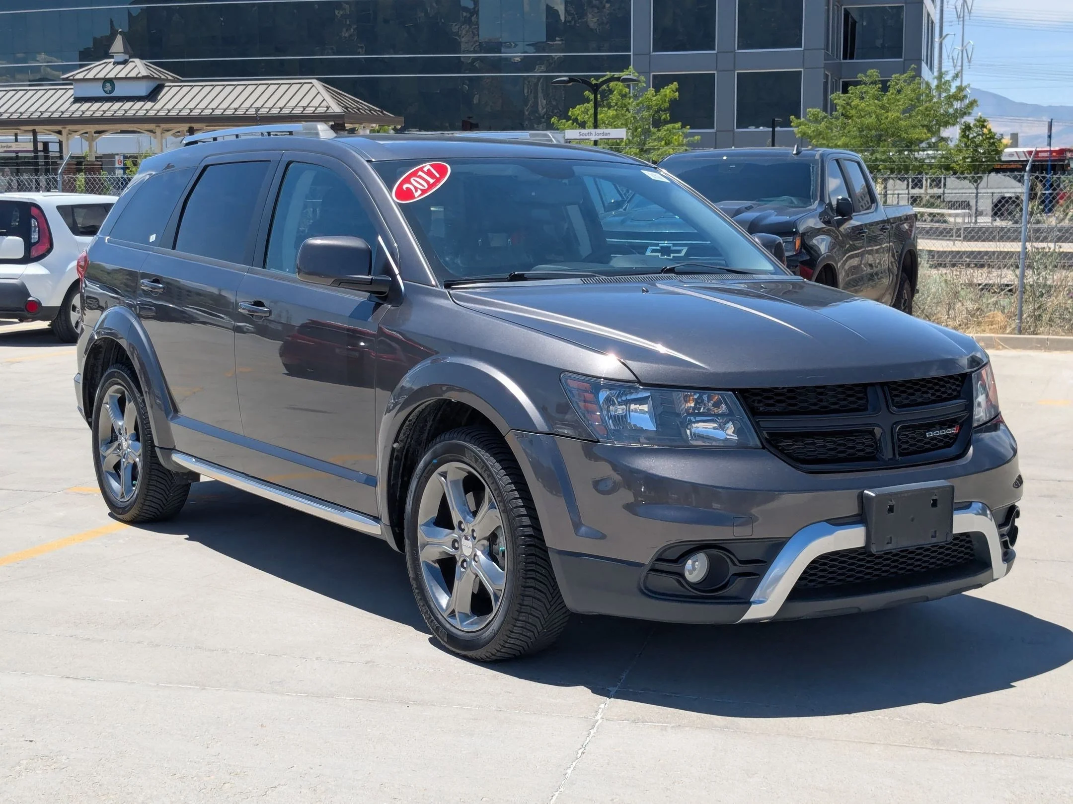 Used 2017 Granite Pearlcoat Dodge Crossroad Plus image 7