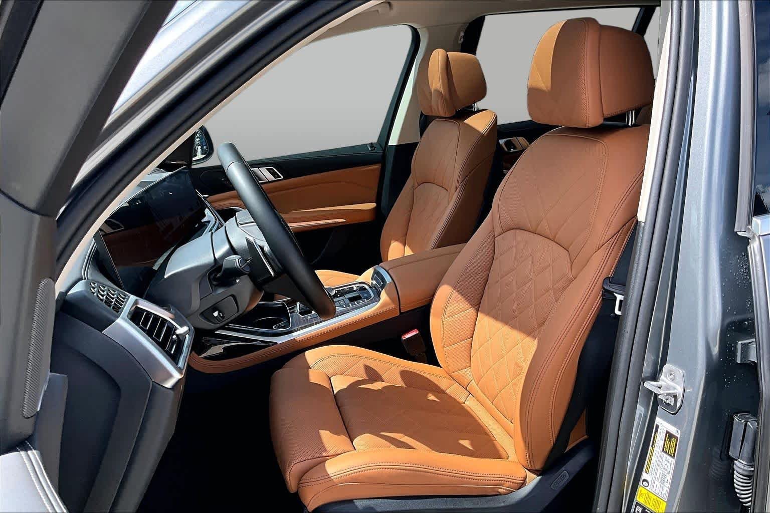 Used 2024 Skyscraper Grey Metallic BMW xDrive40i image 8