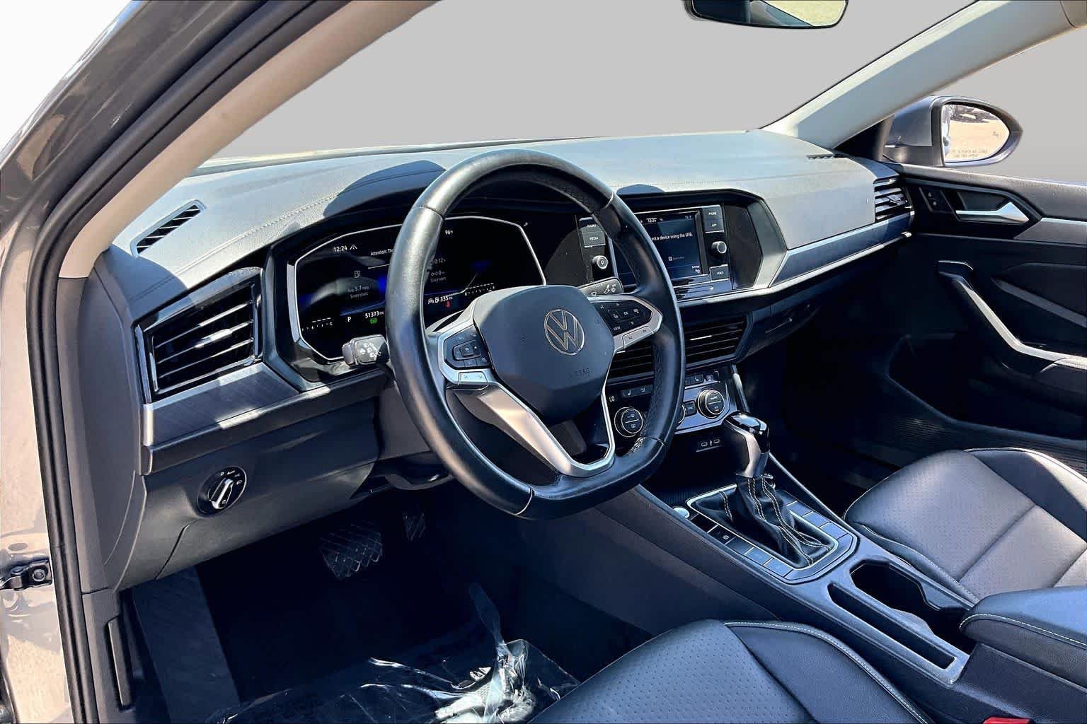 Used 2024 Platinum Gray Metallic Volkswagen SE image 16