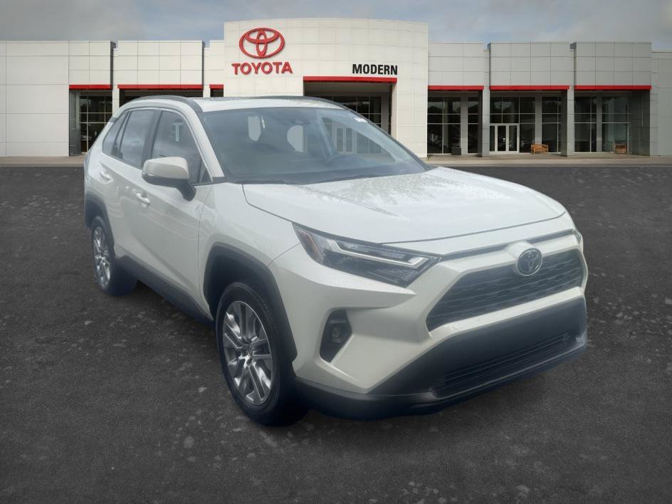 Used 2022 Blizzard Pearl Toyota XLE Premium image 3