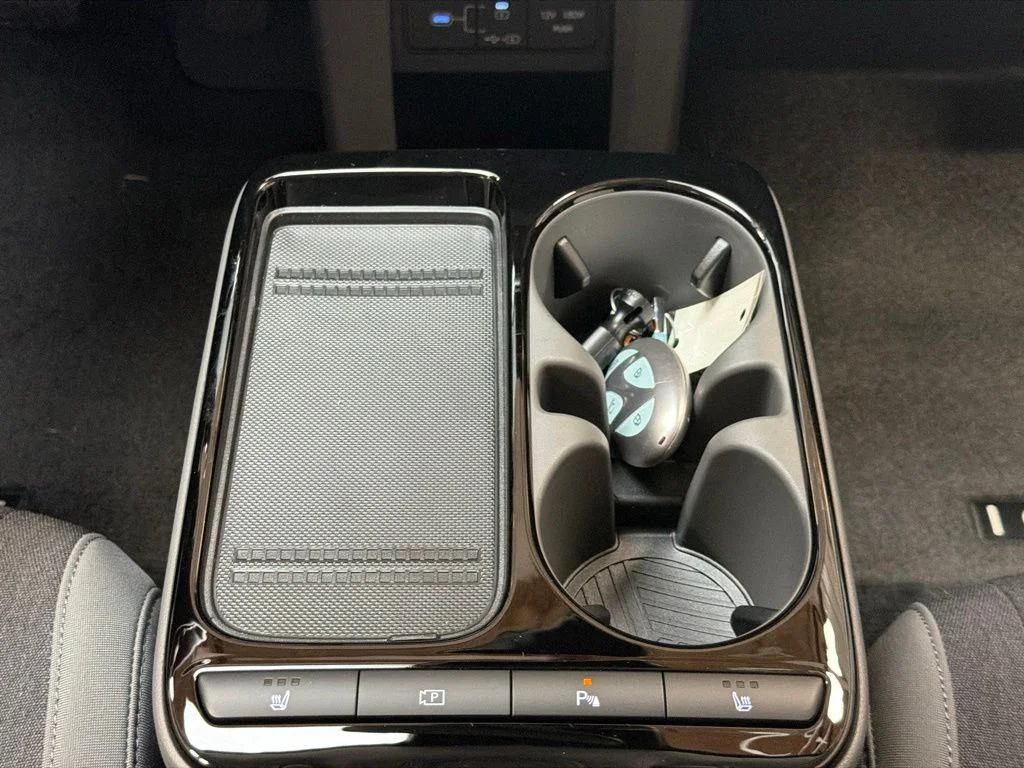 New 2027 Cyber Gray Hyundai SE image 17