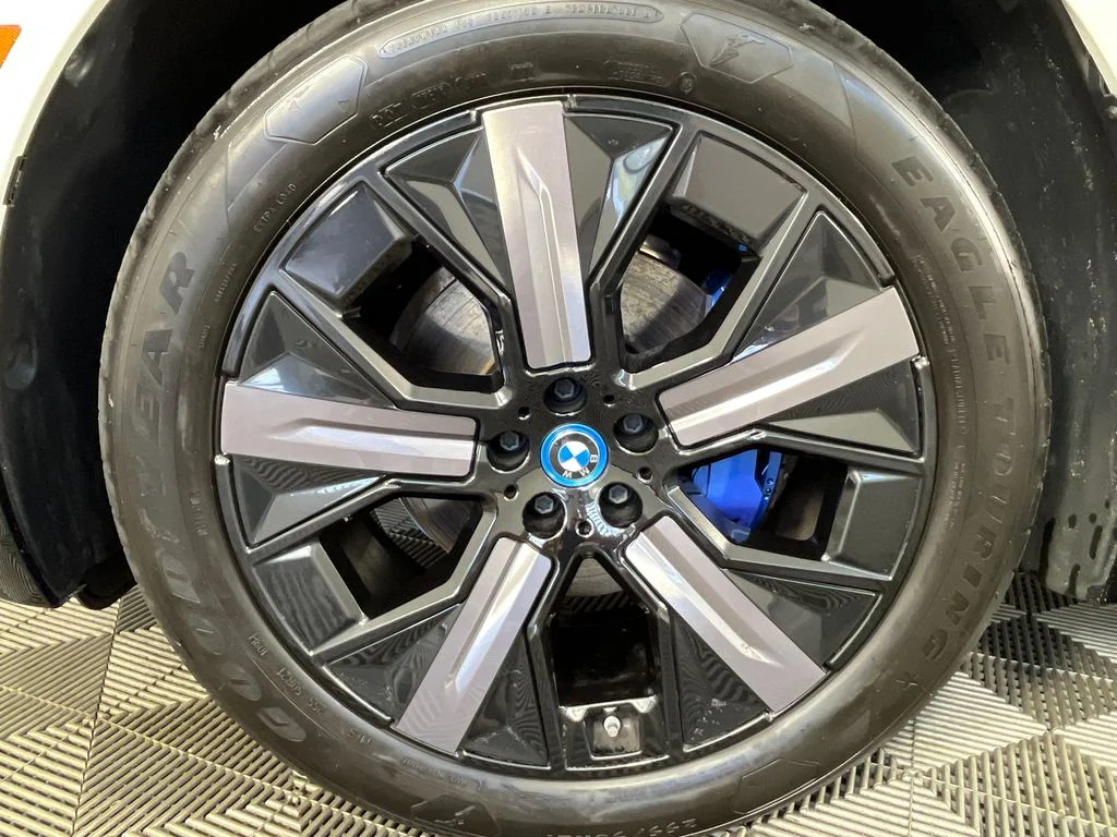 Certified Used 2024 White BMW xDrive50 image 15