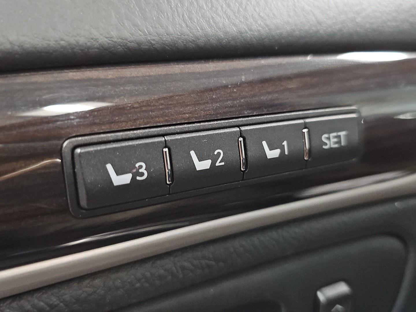 Used 2014 Obsidian Lexus 4DR SDN RWD image 25