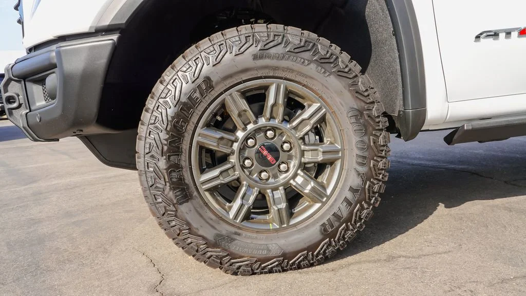 2026 GMC Sierra 1500 AT4X - Photo 7