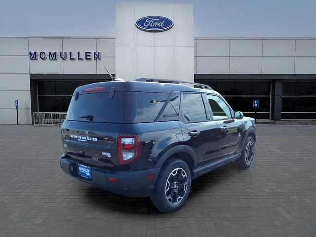 New 2026 Shadow Black Ford Outer Banks® image 5