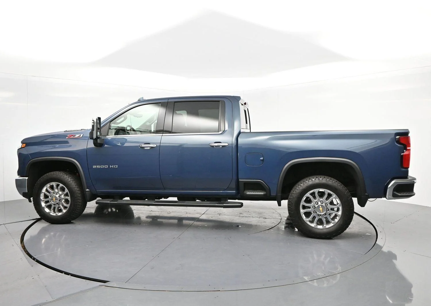 Used 2025 Lakeshore Blue Metallic Chevrolet LTZ image 5
