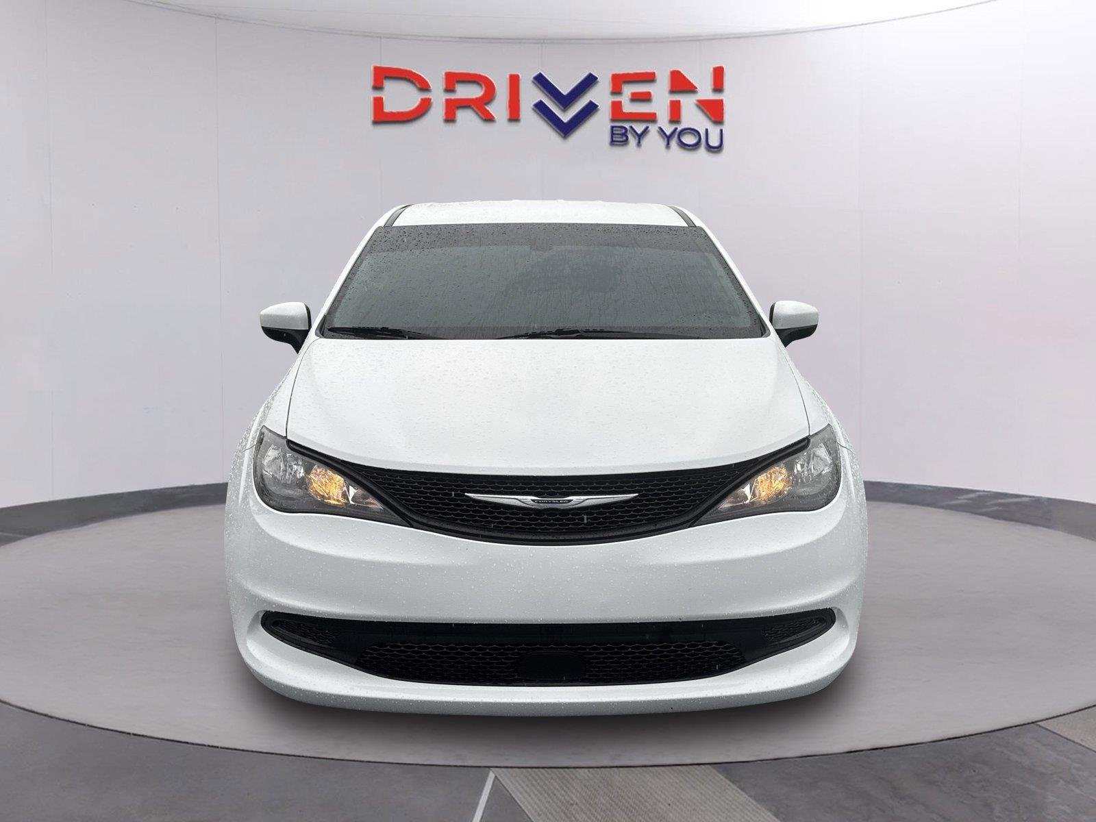 Used 2022 Bright White Clearcoat Chrysler LX image 9