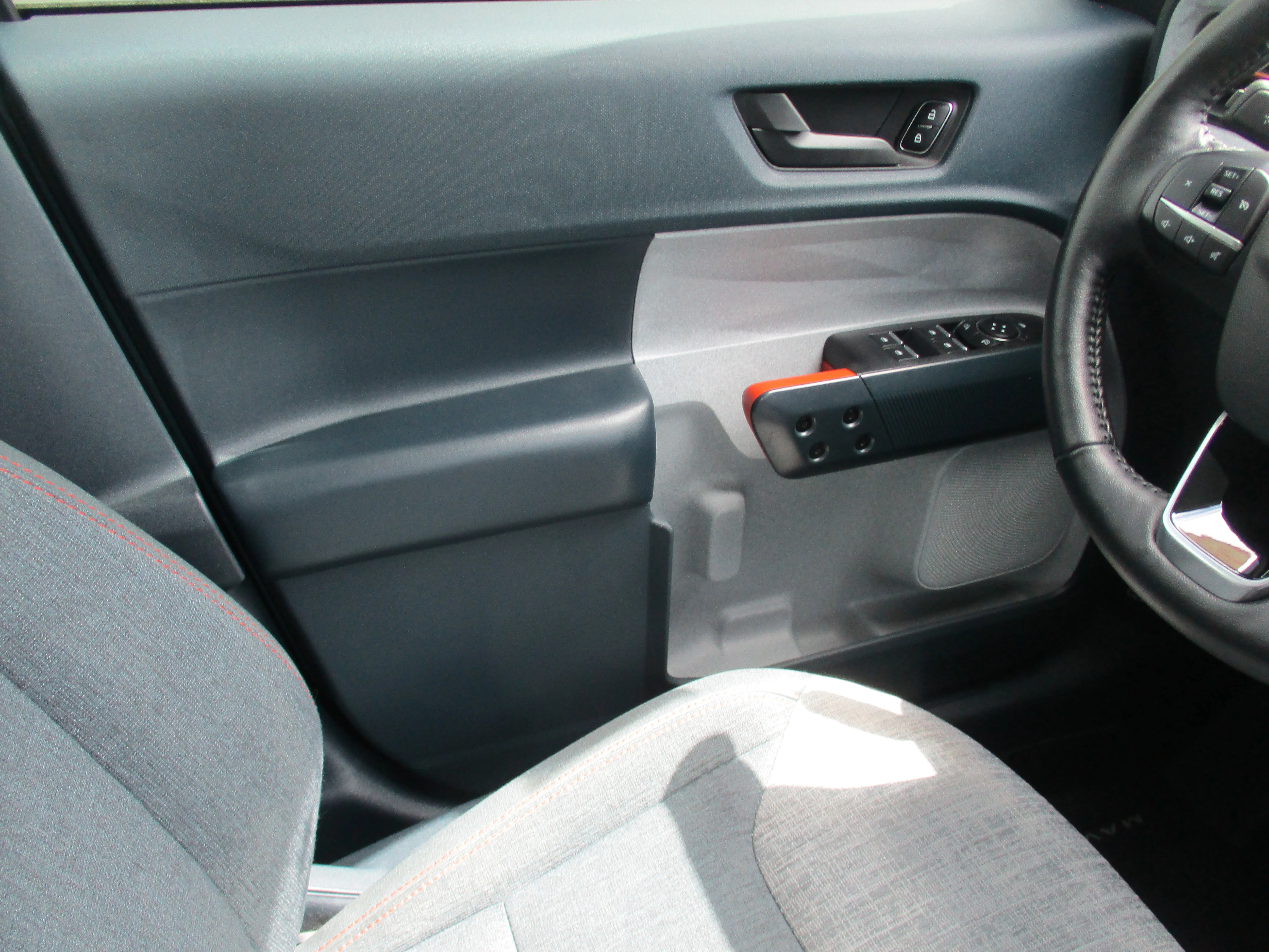 Used 2022 Area 51 Ford XLT Hybrid FWD image 24