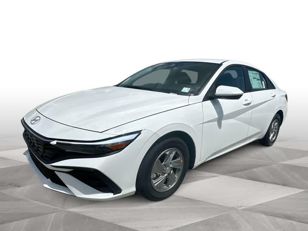 New 2026 Serenity White Hyundai SE image 4